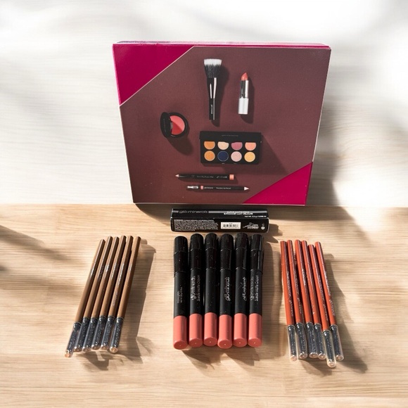 GLO MINERALS COSMETICS BUNDLE – SUEDE MATTE STICKS & BROWLINERS (LOT 0)